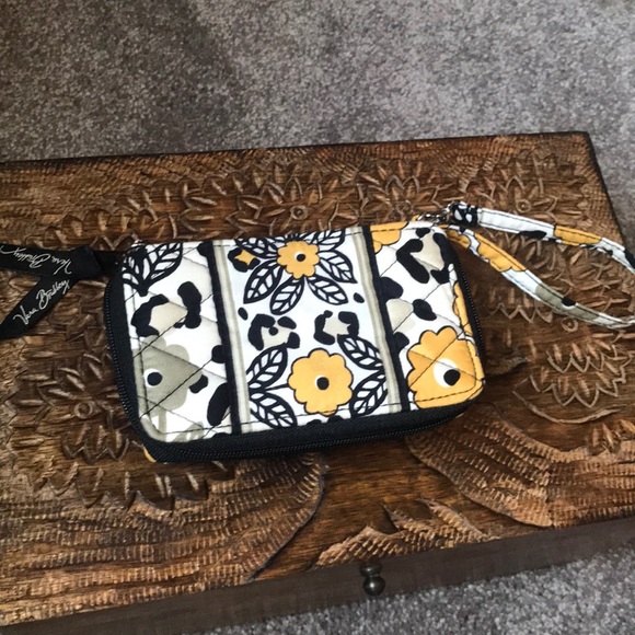 VERA BRADLEY wristlet - Picture 2 of 6